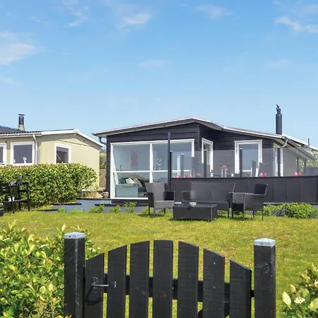 Four-Bedroom Holiday Home in Esbjerg V Сasa de vacaciones *