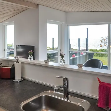 Four-bedroom In V Vakantiehuis *