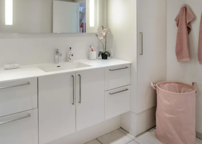 Four-bedroom In V * אסביירג