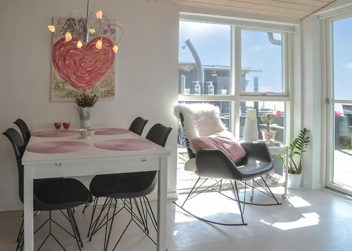 Four-bedroom In V בית נופש אסביירג